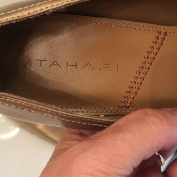 Tahari Gold Pumps, Sz 7.5 - Picture 2 of 5